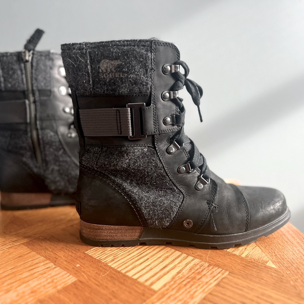 Sorel lace up and side zip boots Major Carly
